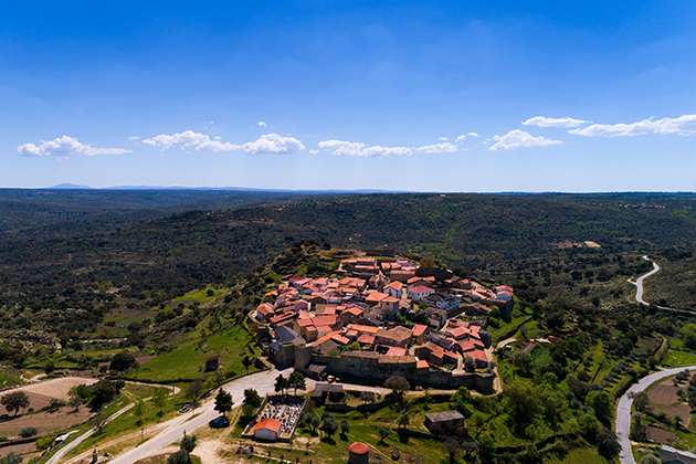 les-plus-beaux-villages-du-portugal-castelo-mendo